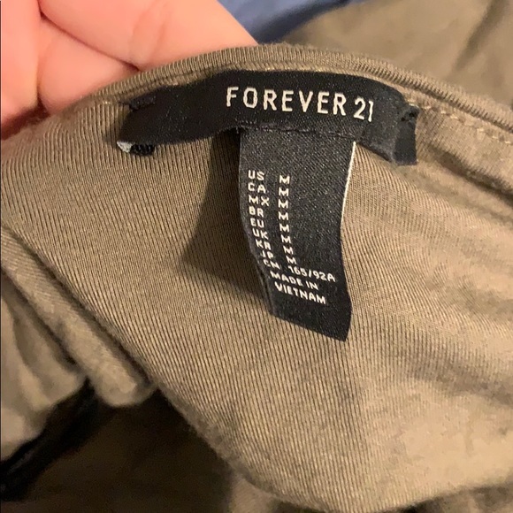 NWT! Flowy green casual dress. Very flattering! - Picture 3 of 3